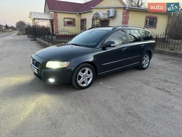Серый Вольво В50, объемом двигателя 1.56 л и пробегом 234 тыс. км за 5900 $, фото 1 на Automoto.ua