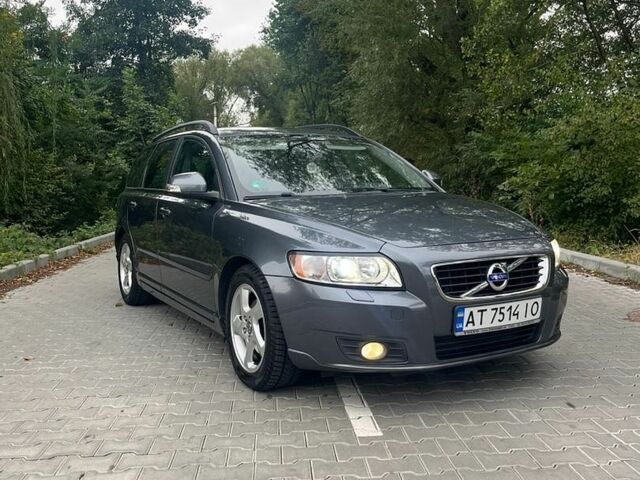 Сірий Вольво V50, об'ємом двигуна 1.6 л та пробігом 255 тис. км за 7500 $, фото 1 на Automoto.ua