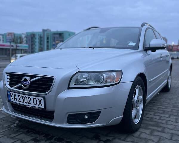 Серый Вольво В50, объемом двигателя 1.56 л и пробегом 270 тыс. км за 8450 $, фото 1 на Automoto.ua