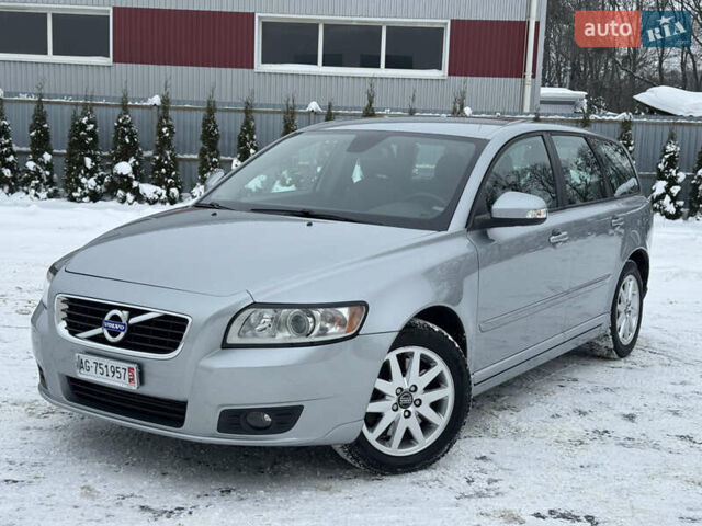 Серый Вольво В50, объемом двигателя 2 л и пробегом 197 тыс. км за 9800 $, фото 1 на Automoto.ua