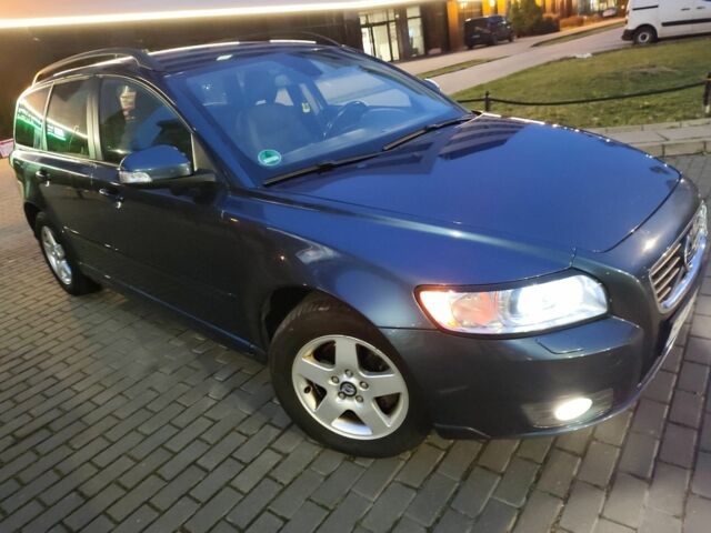 Сірий Вольво V50, об'ємом двигуна 0 л та пробігом 226 тис. км за 7777 $, фото 1 на Automoto.ua