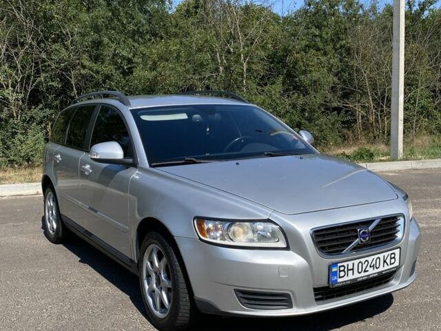 Серый Вольво В50, объемом двигателя 1.6 л и пробегом 257 тыс. км за 5509 $, фото 1 на Automoto.ua