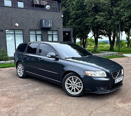 Сірий Вольво V50, об'ємом двигуна 1.6 л та пробігом 264 тис. км за 7100 $, фото 1 на Automoto.ua