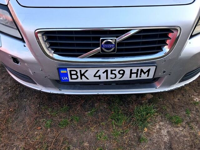 Серый Вольво В50, объемом двигателя 1.6 л и пробегом 218 тыс. км за 6400 $, фото 1 на Automoto.ua