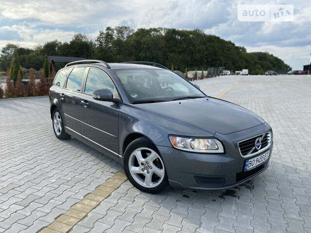 Серый Вольво В50, объемом двигателя 1.6 л и пробегом 248 тыс. км за 7850 $, фото 1 на Automoto.ua