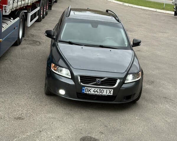 Сірий Вольво V50, об'ємом двигуна 2 л та пробігом 245 тис. км за 7200 $, фото 1 на Automoto.ua