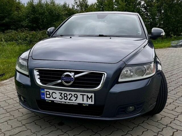 Серый Вольво В50, объемом двигателя 1.6 л и пробегом 265 тыс. км за 6800 $, фото 1 на Automoto.ua