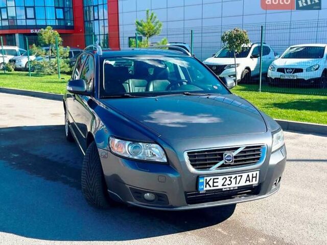 Серый Вольво В50, объемом двигателя 1.6 л и пробегом 270 тыс. км за 7200 $, фото 1 на Automoto.ua