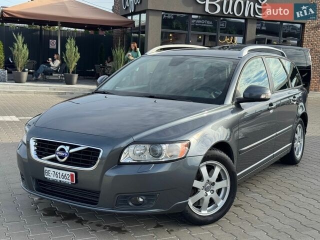 Сірий Вольво V50, об'ємом двигуна 2 л та пробігом 227 тис. км за 8999 $, фото 1 на Automoto.ua