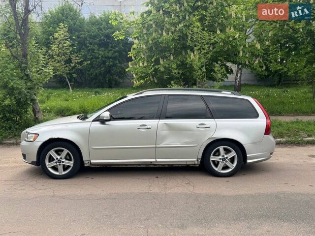 Серый Вольво В50, объемом двигателя 1.56 л и пробегом 279 тыс. км за 5500 $, фото 1 на Automoto.ua