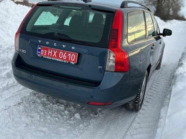 Сірий Вольво V50, об'ємом двигуна 0 л та пробігом 228 тис. км за 7700 $, фото 1 на Automoto.ua