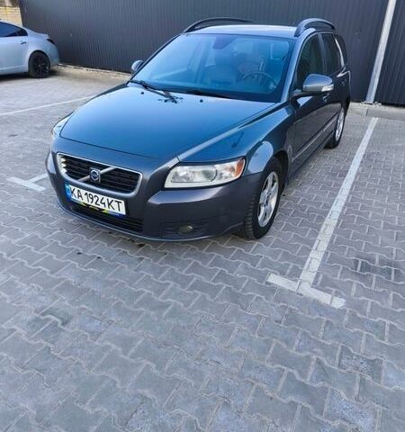 Серый Вольво В50, объемом двигателя 1.56 л и пробегом 270 тыс. км за 7700 $, фото 1 на Automoto.ua