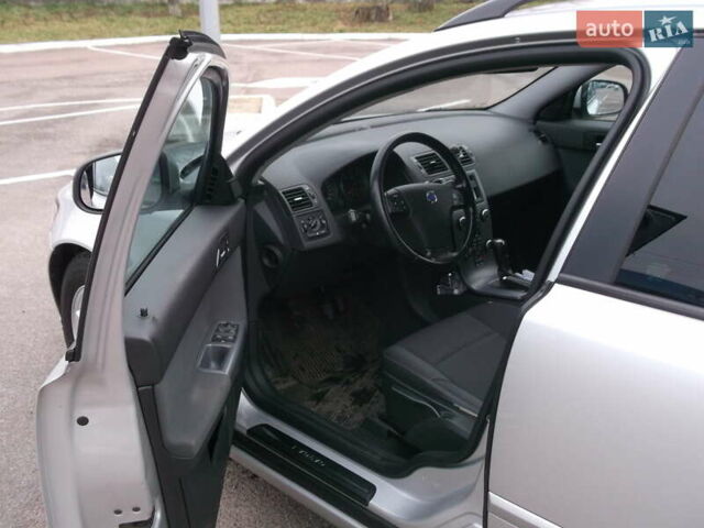 Серый Вольво В50, объемом двигателя 1.6 л и пробегом 206 тыс. км за 7450 $, фото 1 на Automoto.ua