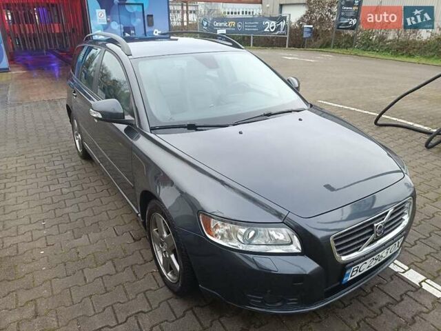 Серый Вольво В50, объемом двигателя 2 л и пробегом 306 тыс. км за 7200 $, фото 1 на Automoto.ua