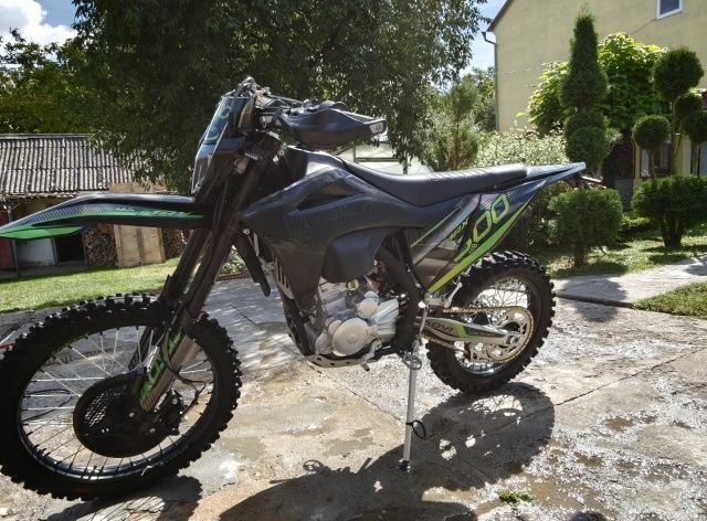 Сірий Вольво V50, об'ємом двигуна 0 л та пробігом 249 тис. км за 7021 $, фото 1 на Automoto.ua