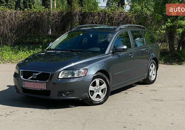 Серый Вольво В50, объемом двигателя 1.6 л и пробегом 194 тыс. км за 7399 $, фото 1 на Automoto.ua