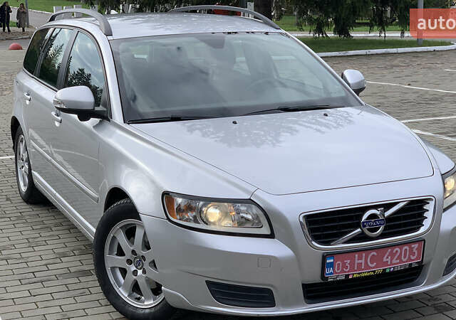 Серый Вольво В50, объемом двигателя 1.6 л и пробегом 263 тыс. км за 6900 $, фото 1 на Automoto.ua