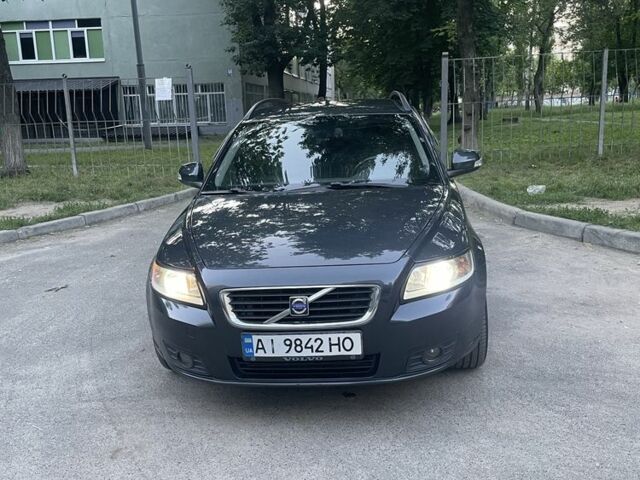 Сірий Вольво V50, об'ємом двигуна 2 л та пробігом 255 тис. км за 4700 $, фото 1 на Automoto.ua