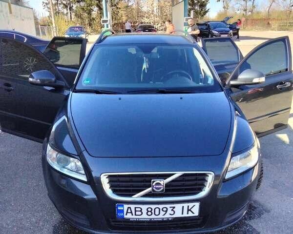 Серый Вольво В50, объемом двигателя 1.56 л и пробегом 280 тыс. км за 7800 $, фото 1 на Automoto.ua