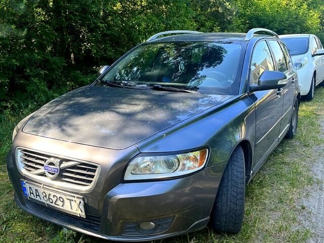 Серый Вольво В50, объемом двигателя 1.6 л и пробегом 0 тыс. км за 6200 $, фото 1 на Automoto.ua