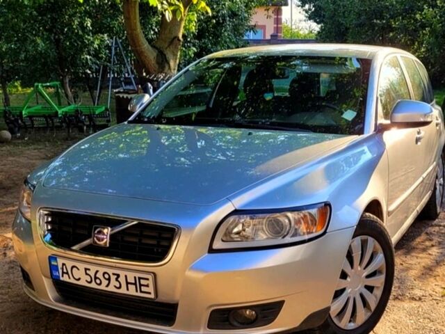 Серый Вольво В50, объемом двигателя 1.6 л и пробегом 250 тыс. км за 7500 $, фото 1 на Automoto.ua