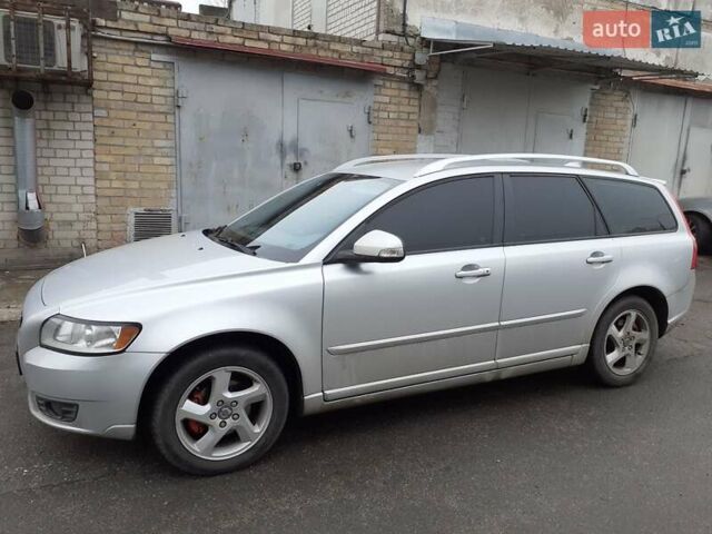 Сірий Вольво V50, об'ємом двигуна 1.6 л та пробігом 250 тис. км за 7700 $, фото 1 на Automoto.ua
