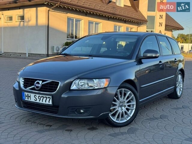 Сірий Вольво V50, об'ємом двигуна 1.6 л та пробігом 236 тис. км за 8200 $, фото 1 на Automoto.ua