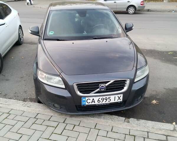 Вольво В50 2010 в Николаеве на Automoto.ua Серый Вольво В50, объемом двигателя 1.6 л и пробегом 237 тыс. км за 6000 $, фото 1 на Automoto.ua