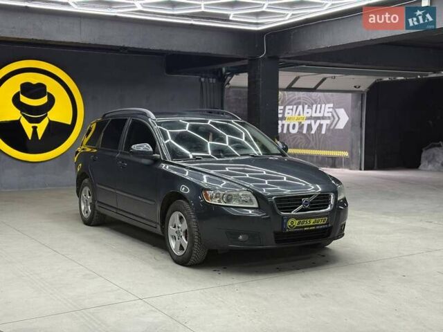 Серый Вольво В50, объемом двигателя 1.6 л и пробегом 252 тыс. км за 7200 $, фото 1 на Automoto.ua