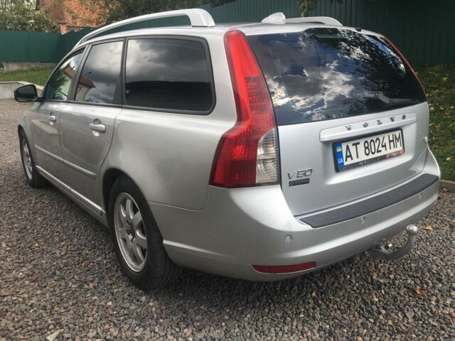 Сірий Вольво V50, об'ємом двигуна 1.6 л та пробігом 241 тис. км за 7400 $, фото 1 на Automoto.ua