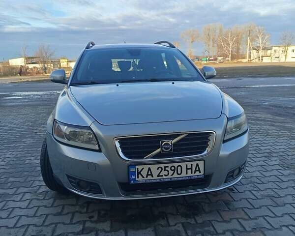 Серый Вольво В50, объемом двигателя 1.6 л и пробегом 227 тыс. км за 6500 $, фото 1 на Automoto.ua