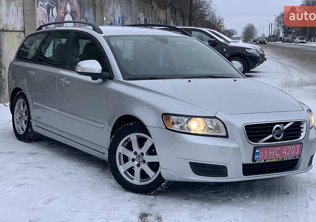 Серый Вольво В50, объемом двигателя 1.6 л и пробегом 268 тыс. км за 7100 $, фото 1 на Automoto.ua