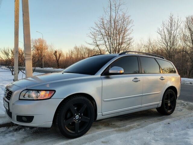 Сірий Вольво V50, об'ємом двигуна 0 л та пробігом 235 тис. км за 6650 $, фото 1 на Automoto.ua