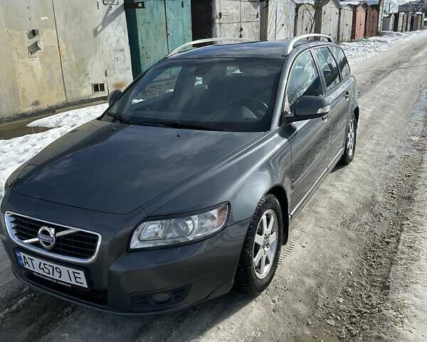 Сірий Вольво V50, об'ємом двигуна 1.6 л та пробігом 200 тис. км за 7700 $, фото 1 на Automoto.ua
