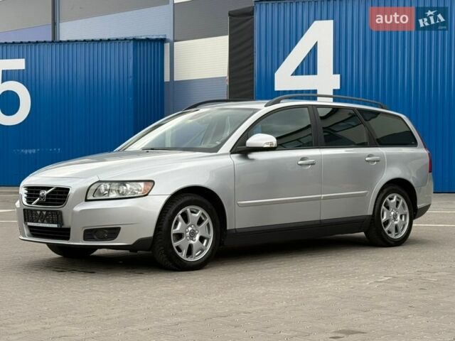 Сірий Вольво V50, об'ємом двигуна 1.6 л та пробігом 237 тис. км за 6750 $, фото 1 на Automoto.ua