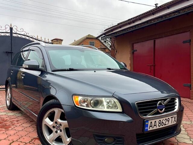 Серый Вольво В50, объемом двигателя 1.6 л и пробегом 219 тыс. км за 6650 $, фото 1 на Automoto.ua