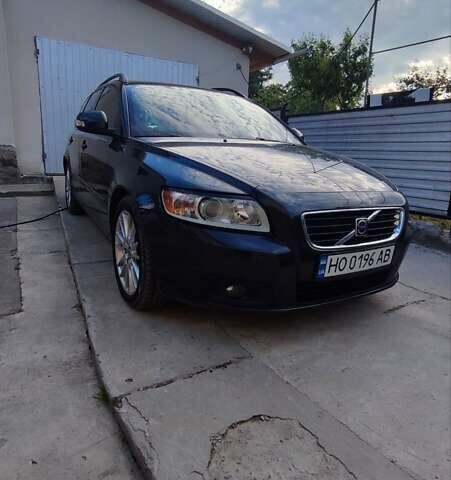 Сірий Вольво V50, об'ємом двигуна 1.6 л та пробігом 215 тис. км за 7900 $, фото 1 на Automoto.ua