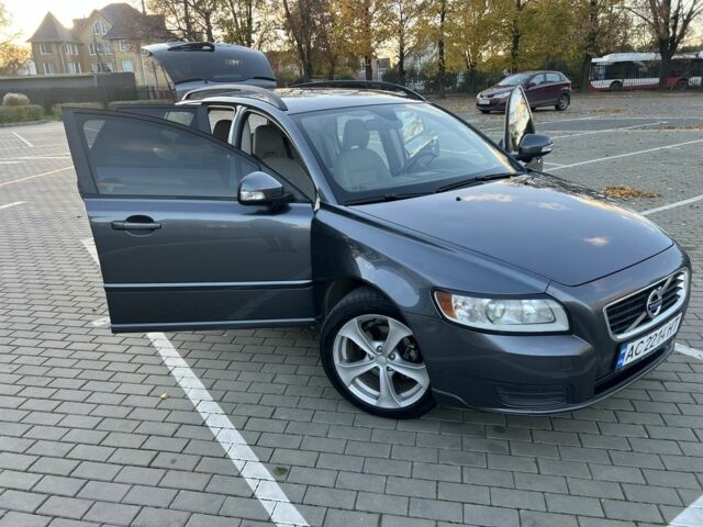 Серый Вольво В50, объемом двигателя 1.6 л и пробегом 280 тыс. км за 6999 $, фото 1 на Automoto.ua