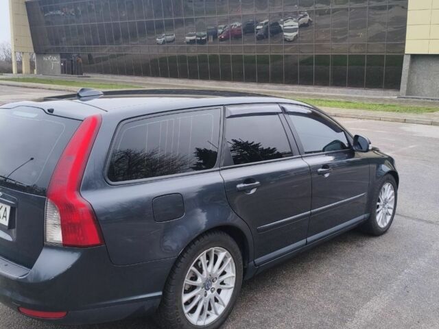 Серый Вольво В50, объемом двигателя 1.6 л и пробегом 250 тыс. км за 6500 $, фото 1 на Automoto.ua