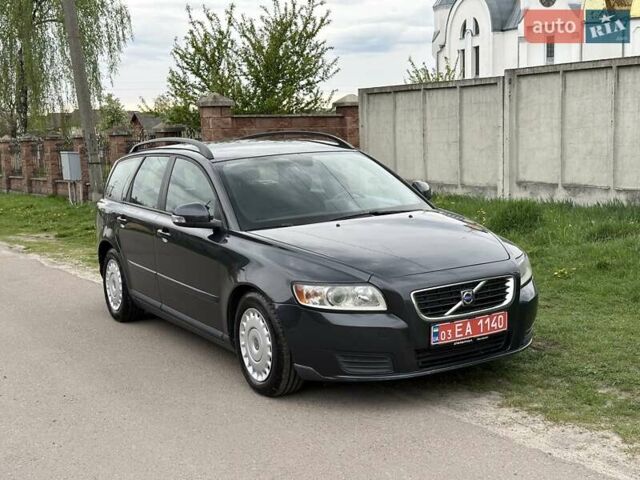 Сірий Вольво V50, об'ємом двигуна 1.6 л та пробігом 261 тис. км за 6600 $, фото 1 на Automoto.ua