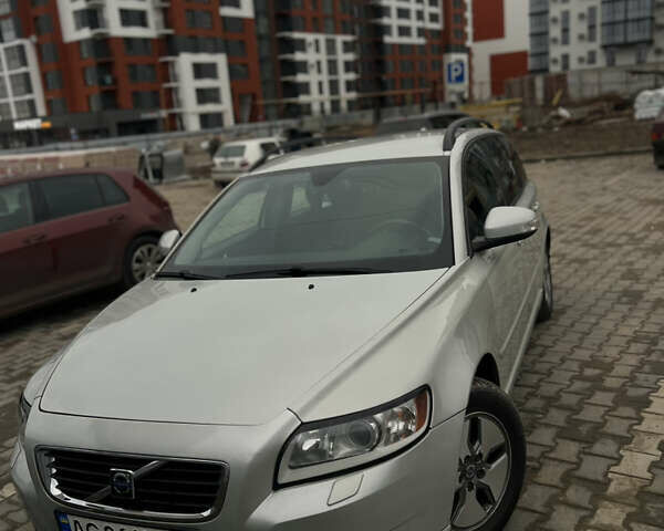 Сірий Вольво V50, об'ємом двигуна 1.56 л та пробігом 280 тис. км за 6500 $, фото 1 на Automoto.ua