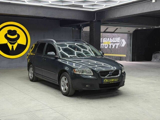 Серый Вольво В50, объемом двигателя 1.6 л и пробегом 252 тыс. км за 7200 $, фото 1 на Automoto.ua