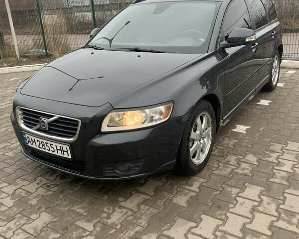 Серый Вольво В50, объемом двигателя 2 л и пробегом 281 тыс. км за 8000 $, фото 1 на Automoto.ua