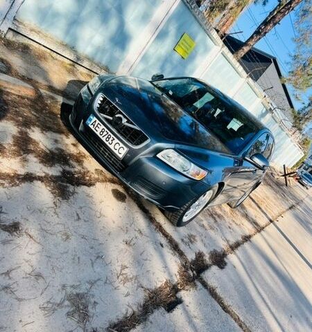 Серый Вольво В50, объемом двигателя 1.6 л и пробегом 297 тыс. км за 6000 $, фото 1 на Automoto.ua