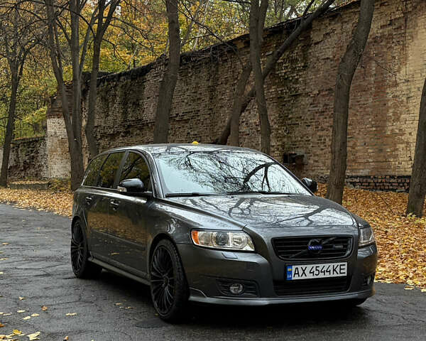 Серый Вольво В50, объемом двигателя 1.98 л и пробегом 248 тыс. км за 11999 $, фото 1 на Automoto.ua