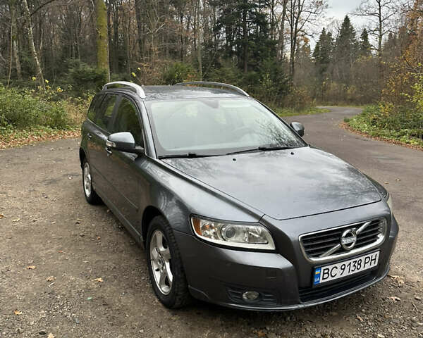 Сірий Вольво V50, об'ємом двигуна 1.6 л та пробігом 316 тис. км за 7800 $, фото 1 на Automoto.ua