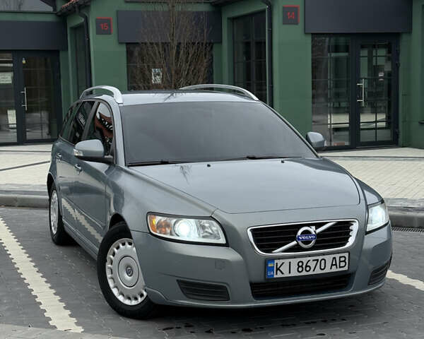 Сірий Вольво V50, об'ємом двигуна 1.56 л та пробігом 236 тис. км за 7300 $, фото 1 на Automoto.ua