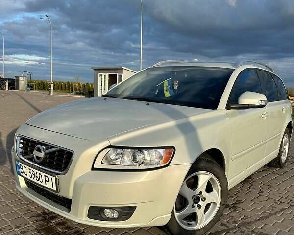 Серый Вольво В50, объемом двигателя 1.56 л и пробегом 310 тыс. км за 7500 $, фото 1 на Automoto.ua