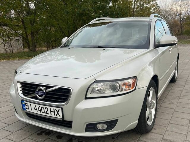 Сірий Вольво V50, об'ємом двигуна 1.6 л та пробігом 263 тис. км за 8500 $, фото 1 на Automoto.ua
