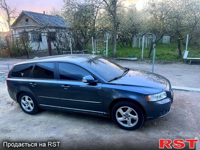 Серый Вольво В50, объемом двигателя 1.6 л и пробегом 265 тыс. км за 7600 $, фото 1 на Automoto.ua